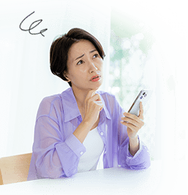 リフォームについて悩む女性