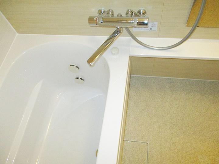 TOTOのマンションリモデルバスルームはラウンド浴槽にしました