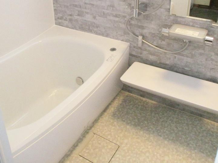 新しく交換した浴室は、TOTOのサザナです