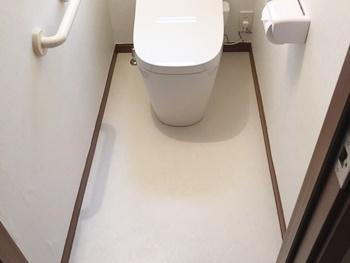 クッションフロアに張替えました。新しく張替えたクッションフロアはサンゲツのHM15159です。明るく清潔感のあるトイレになりました。