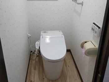 PanasonicのアラウーノV手洗いなし　タンクレストイレは空間を広く見せてくれます　流す音が静かなのにしっかり洗浄してくれます