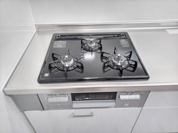 ガスコンロは、自動調理機能が付いているので炊飯やお粥、湯沸かしを簡単な操作で自動で行うことが出来ます。