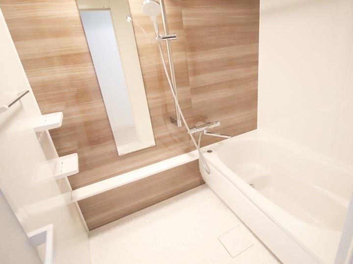 新しく交換した浴室は、TOTOのマンションリモデルバスルームです。