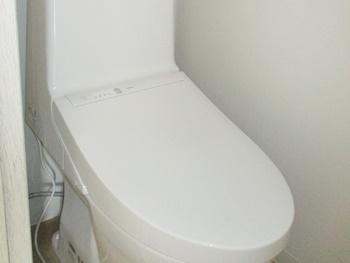 トイレはTOTOのZR1に交換しました。セフィオンテクトを採用したトイレなので、汚れが付きにくく、お手入れが簡単です。