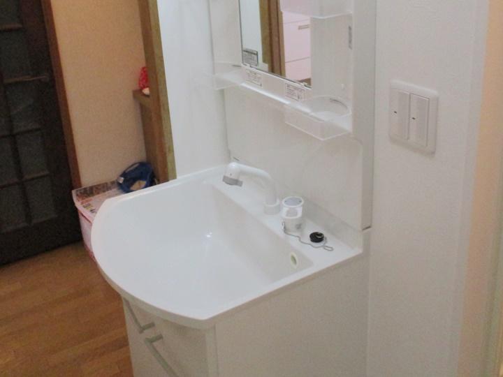 洗面リフォーム後の洗面台はパナソニックのエムライン一面鏡