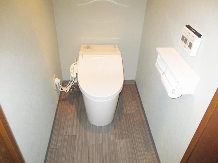 新しく交換したトイレは、パナソニックのNEWアラウーノVです。