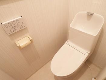 TOTOのZJ1はセフィオンテクトを採用したトイレなので、汚れが付きにくくお手入れが簡単です。