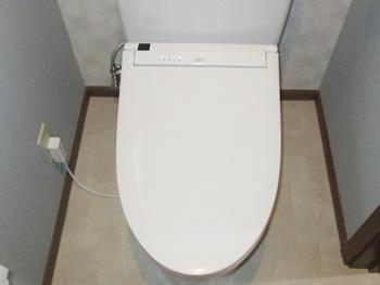 トイレはTOTOのピュアレストQRに交換しました。セフィオンテクトを採用したトイレなので、汚れが付きにくく、お手入れがラクラクです。