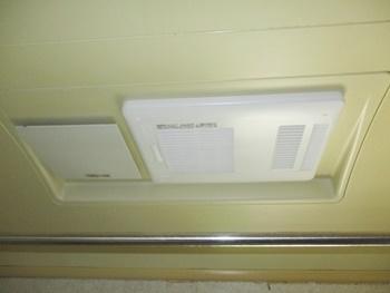 浴室換気乾燥暖房機をリクシルのUFD-112Aに交換しました。ボタン一つで冬場は浴室の寒さを緩和します。夏場は浴室のジメジメを解消します。