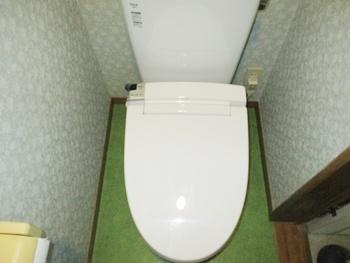 トイレはTOTOのピュアレストQRに交換しました。セフィオンテクトを採用したトイレなので、汚れが付きにくく、お掃除がラクラクです。