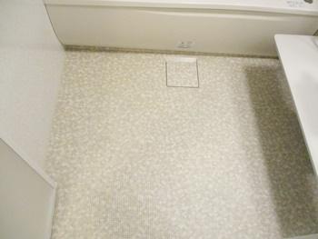 ほッカラリ床は、床の内側にクッション層を持っているので、膝をついても痛くないです。畳のような柔らかさです。