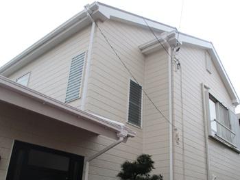 屋根・外壁の塗装工事を行いました。屋根はエスケー化研のRC110、外壁はエスケー化研のSR407に塗り替えました。