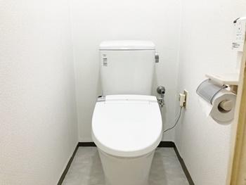 トイレをリクシルのアメージュZに交換しました。アクアセラミックを採用したトイレなので、汚れが付きにくく、お手入れが簡単です。