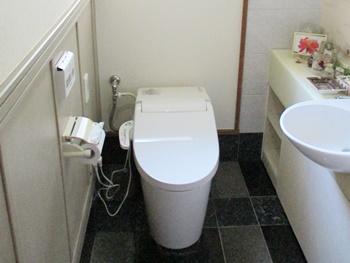 パナソニックのアラウーノV手洗いなしはスッキリしたタンクレス節水トイレ