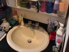 鏡裏に収納スペースがある洗面台にします　お子さまが大きくなった時に化粧品などが収納できるので便利です
