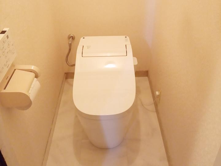 新しく交換したトイレは、パナソニックのアラウーノS141です。