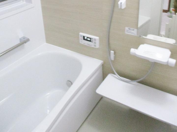 新しく交換した浴室は、TOTOのサザナです。