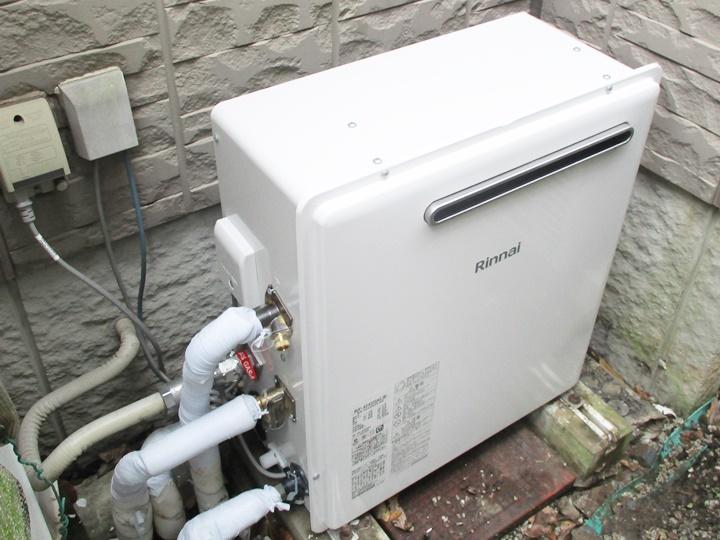 新しく交換した給湯器は、リンナイのRUF-A2400SAGです。