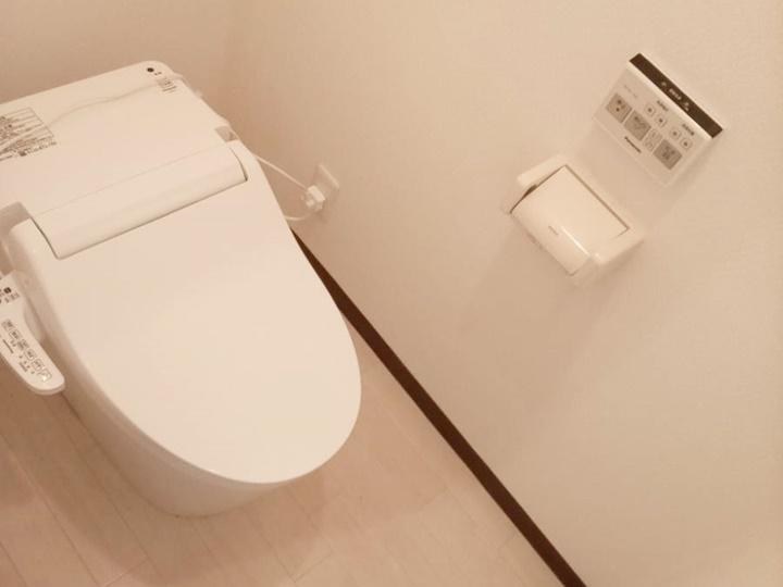 新しく交換したトイレはパナソニックのNEWアラウーノVです。