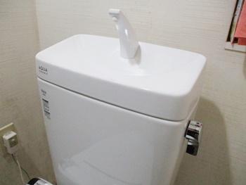 手洗いボウルは、シャープな印象の四角いデザインです。