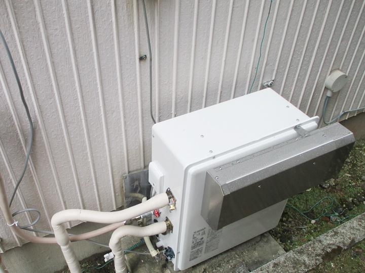 新しく交換した給湯器は、リンナイのRUF-A2003SAGです。
