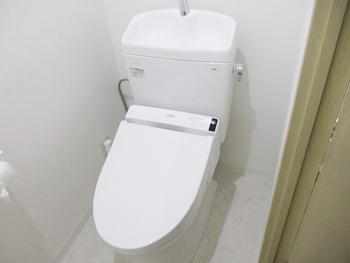 トイレはTOTOのピュアレストQRに交換しました。セフィオンテクトを採用したトイレなので、汚れが付きにくく、お手入れがラクラクです。