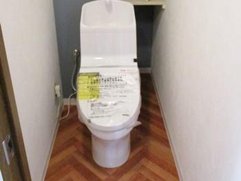 トイレはトートーのウォシュレット一体型便器HV。セフィオンテクト便器は汚れがつきにくくお手入れが簡単なので綺麗が長続きします！便器にフチがないので、汚れたらサッと拭くだけの手間知らず。マンションリフォーム・戸建てリフォームをメインとしておりますが、リノベーションや店舗様の改装も行います