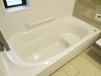 浴槽は断熱材で包み込んだ魔法びんのような構造なので、保温効果が高いです。長時間の入浴も快適です。