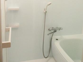 TOTOのマンションリモデルバスルームは、魔法びんのような浴槽なので保温性が高く長時間の入浴も快適です。