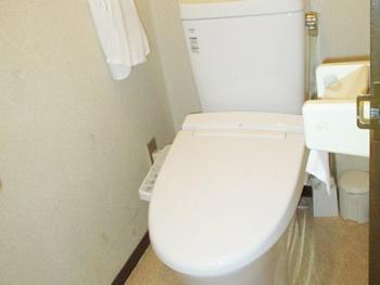 リクシルのアメージュZは、高い洗浄力を持ちながら節水性が高いトイレです。汚れが付きにくいのでお掃除が簡単です。