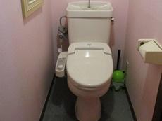 節水効果の高いトイレに交換します。