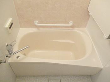 浴槽は断熱材で包み込んだ魔法びんのような構造なので、保温性が高いです。長時間の入浴も快適に過ごせます。