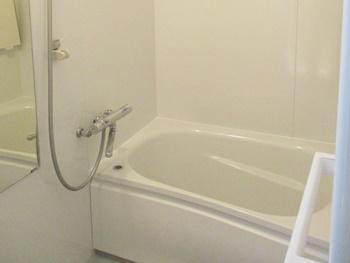 TOTOのマンションリモデルバスルームは浴槽が保温効果の高い魔法びん浴槽なので湯温の低下を防ぎ快適な温度を保ちます