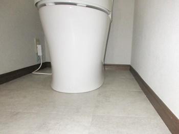 クッションフロアは、サンゲツのHM15082に張替えました。おしゃれなトイレになりました。