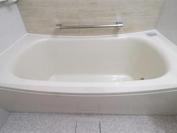 断熱材で包み込んだ魔法びんのような構造の浴槽なので、保温効果が高いです。長時間の入浴も快適です。
