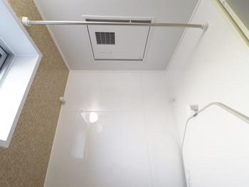 浴室換気乾燥暖房機「三乾王」を取り付けました。雨の日には浴室が乾燥室に早変わり。