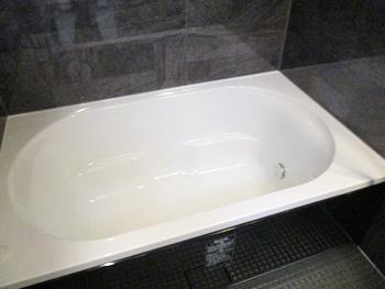 サーモバスSは、風呂フタと浴槽のダブル保温構造でお湯が冷めにくいです。長時間の入浴も快適です。