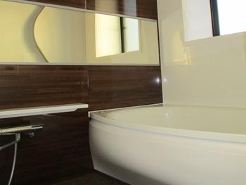 浴室はTOTOのマンションリモデルに交換しました。魔法ビンのような構造になっている浴槽なので保温効果抜群です。