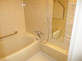 TOTOのマンションリモデルバスルームは魔法びん浴槽なので保温効果が高いです。湯温の低下を防ぐので快適な温度で長く入浴できます