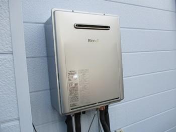 リンナイのRUF-E2406AWは、スッキリした壁掛け給湯器です