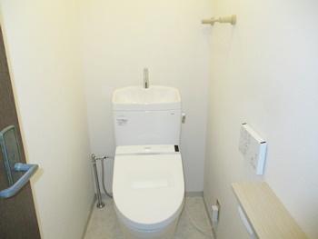 トイレはTOTOのピュアレストQRに交換しました。セフィオンテクトを採用したトイレなので、汚れが付きにくく、お手入れが簡単です。