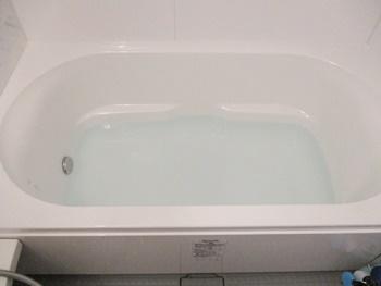 サーモバスSは保温効果の高い浴槽です。入浴時間のバラバラな家族も最後の一人まで温かさを保ちます。