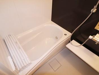 TOTOのサザナは魔法びん浴槽なので湯温の低下を防ぎ快適な温度を保ちます