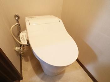 パナソニックのNEWアラウーノVは、スゴピカ素材を採用したトイレなので、汚れが付きにくいです。