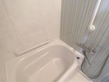 TOTOのマンションリモデルバスルームは、断熱素材を使用した魔法びん浴槽なので、湯温の低下を防ぎます