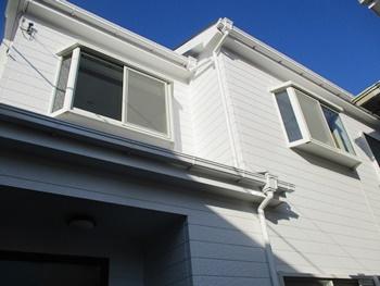 高圧洗浄・外壁塗装・屋根塗装などを行いました。外壁塗装を行うことで、住まいを雨風や紫外線から守り、寿命を延ばすことができます。