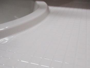 タイル調デザインで人造大理石の洗面カウンターは様々なインテリアに馴染みます