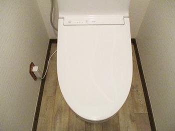 TOTOのZJ1ウォシュレット一体型トイレ。TOTO独自の洗浄方式で従来の節水便器に比べて70％も節水します。