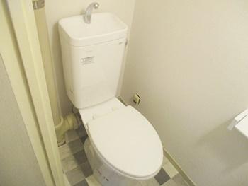 トイレはTOTOのピュアレストQRに交換しました。セフィオンテクトを採用したトイレなので、汚れが付きにくく、お掃除が簡単です。