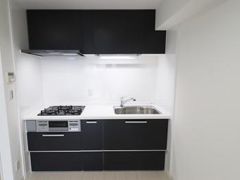 クリナップのラクエラは、家具などとコーディネートしやすいおしゃれなデザインのキッチンです。